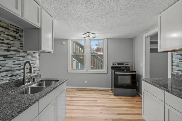 $439,000 | 275 Western Avenue South, St. Paul, MN 55102