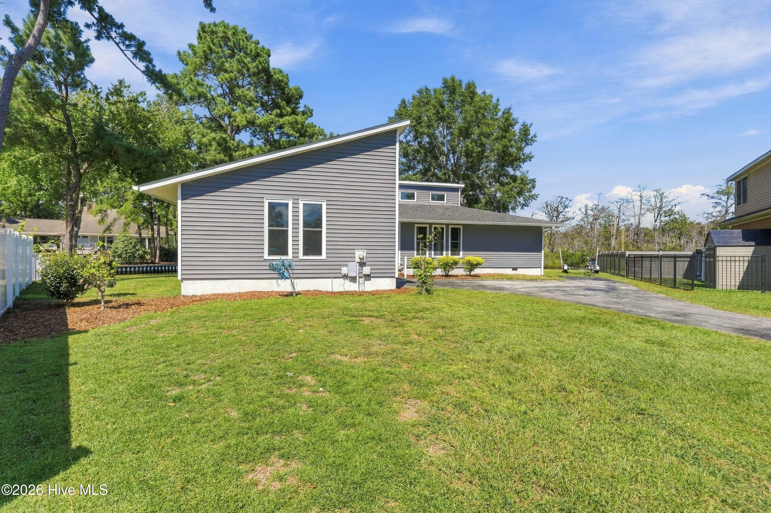 107 Knotline Road New Bern, NC 28562 - Photo 4 of 67 4_front left exterior