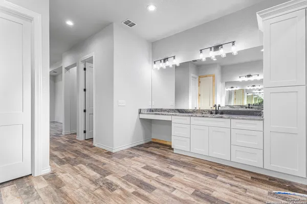 $594,900 | 114 Cr 6875, Natalia, TX 78059