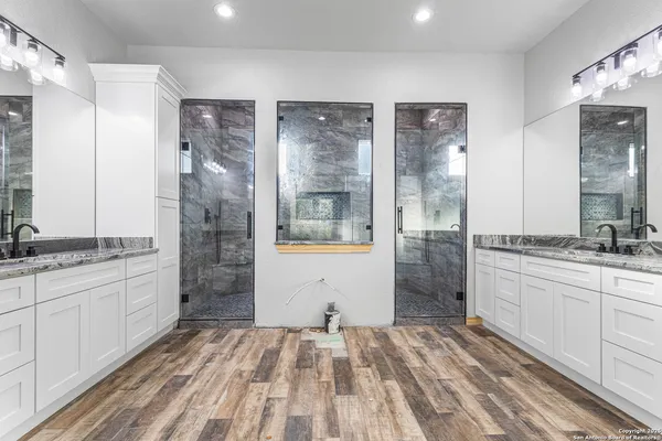 $594,900 | 114 Cr 6875, Natalia, TX 78059