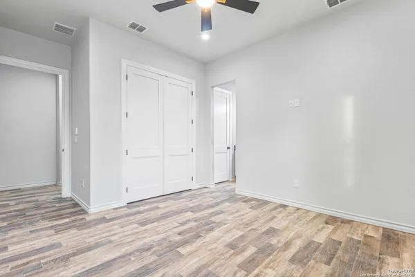 $594,900 | 114 Cr 6875, Natalia, TX 78059