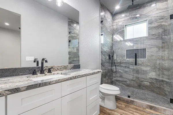 $594,900 | 114 Cr 6875, Natalia, TX 78059