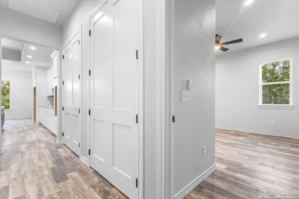 $594,900 | 114 Cr 6875, Natalia, TX 78059