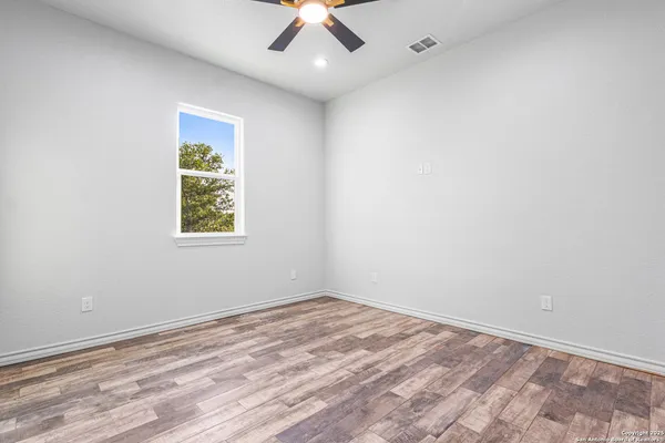 $594,900 | 114 Cr 6875, Natalia, TX 78059