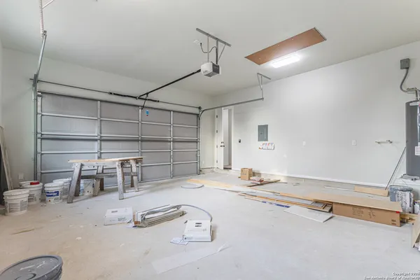 $594,900 | 114 Cr 6875, Natalia, TX 78059