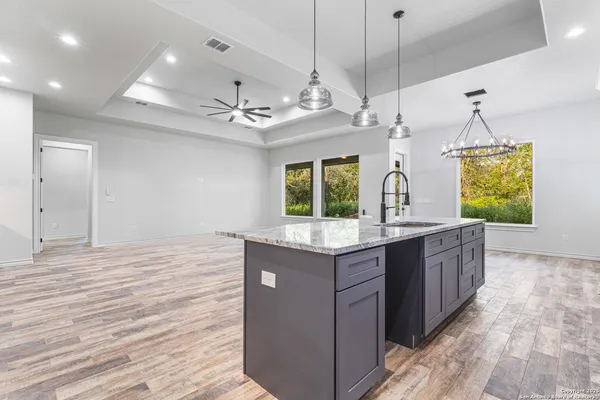 $594,900 | 114 Cr 6875, Natalia, TX 78059