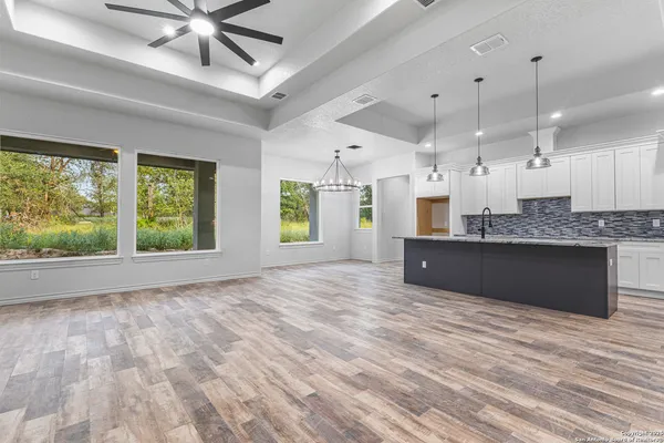 $594,900 | 114 Cr 6875, Natalia, TX 78059