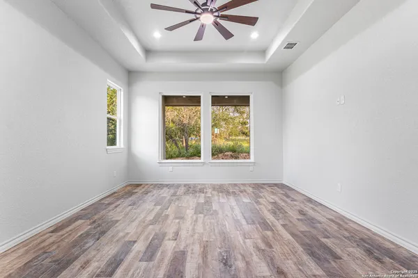 $594,900 | 114 Cr 6875, Natalia, TX 78059