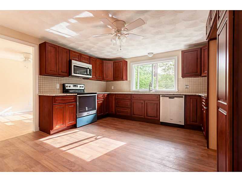 10 Douglas Road Warwick, RI 02886 - Photo 4 of 23 Kitchen.