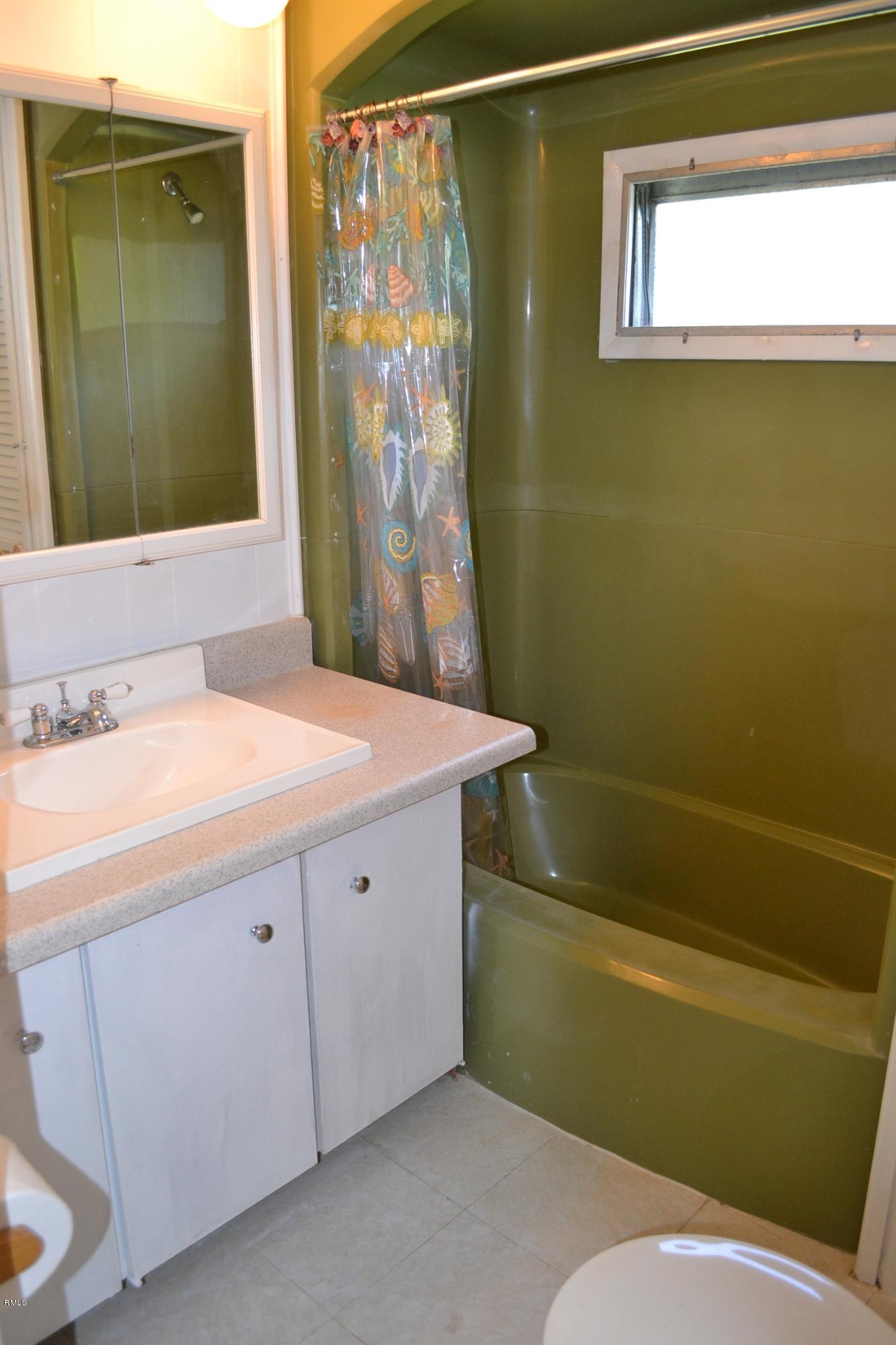 8332 Chisum Trail Boca Raton, FL 33433 - Photo 14 of 25 Main/Master Bathroom