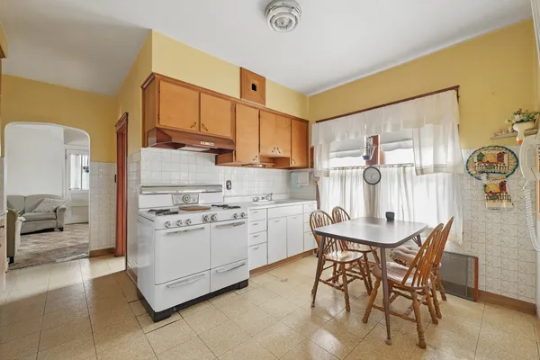 $239,900 | 3810 Maple Avenue, Brookfield, IL 60513