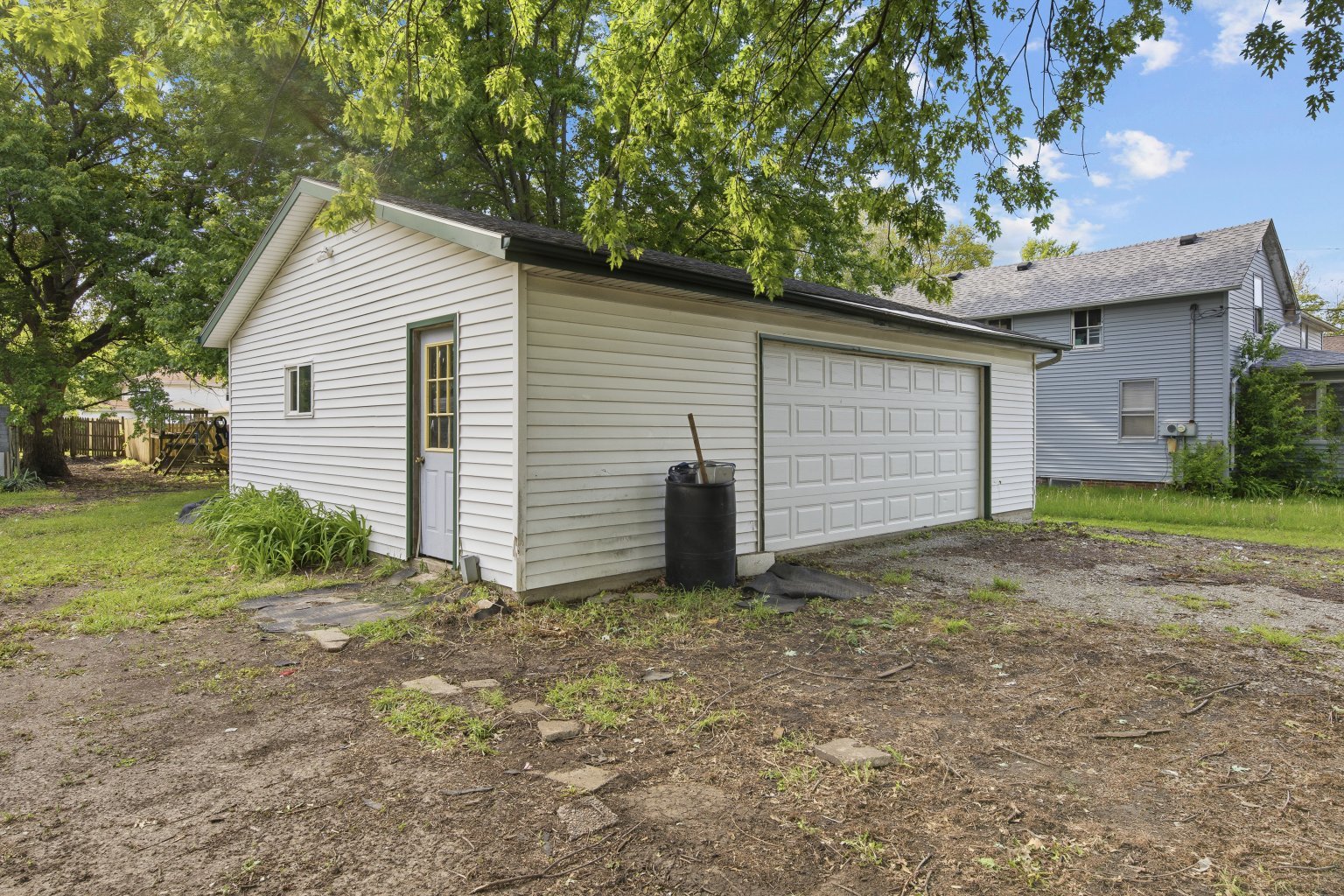 200 West Locust Street Cambridge, IL 61238 - Photo 4 of 32 a view of a house with a yard and garage
