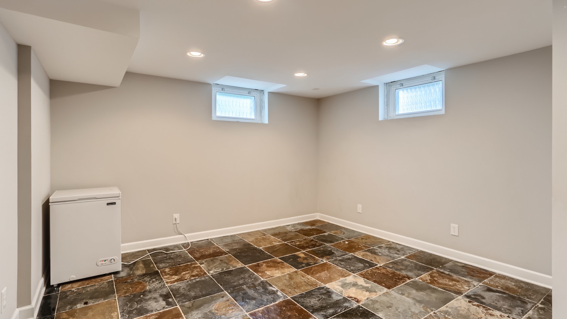 940 Logan Avenue Elgin, IL 60120 - Photo 12 of 16 a view of an empty room