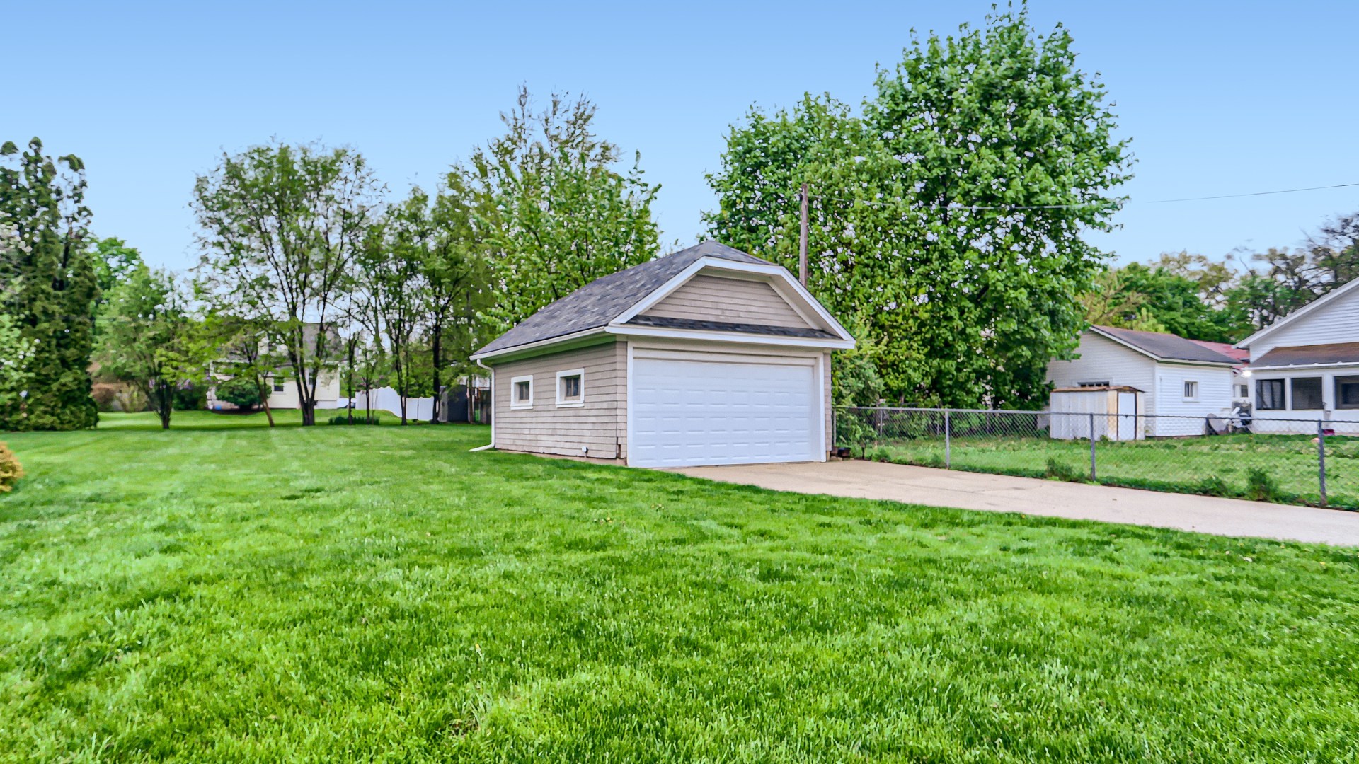 940 Logan Avenue Elgin, IL 60120 - Photo 15 of 16 a view of a yard in front of house