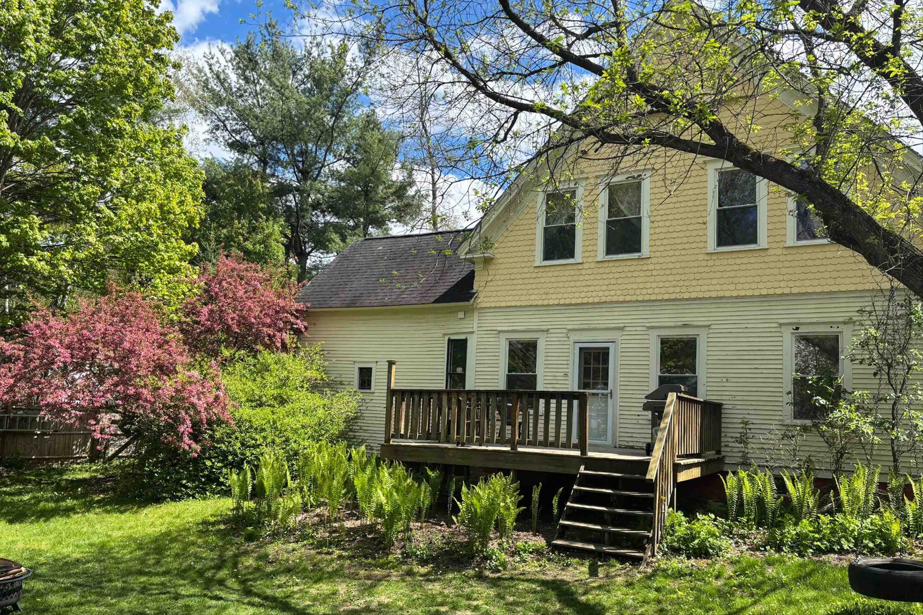 7 Academy Avenue Rockingham, VT 05101 - Photo 2 of 42