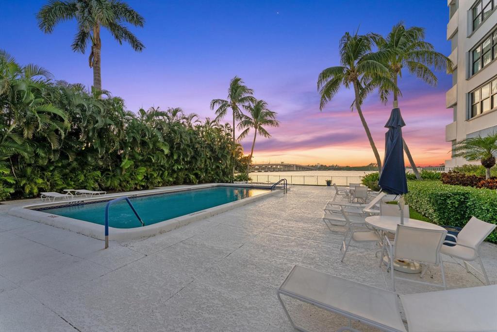 2860 South Ocean Boulevard, Unit 601 Palm Beach, FL 33480 - Photo 25 of 28 a view of a backyard