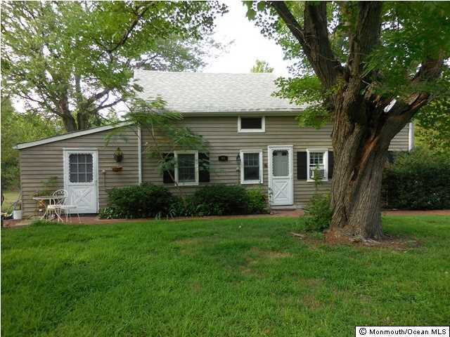 40 Hillcrest Road Holmdel, NJ 07733 - Photo 1 of 10 Primary Photo