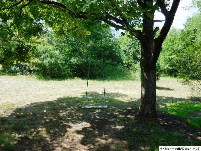 40 Hillcrest Road Holmdel, NJ 07733 - Photo 8 of 10 Additional Photo