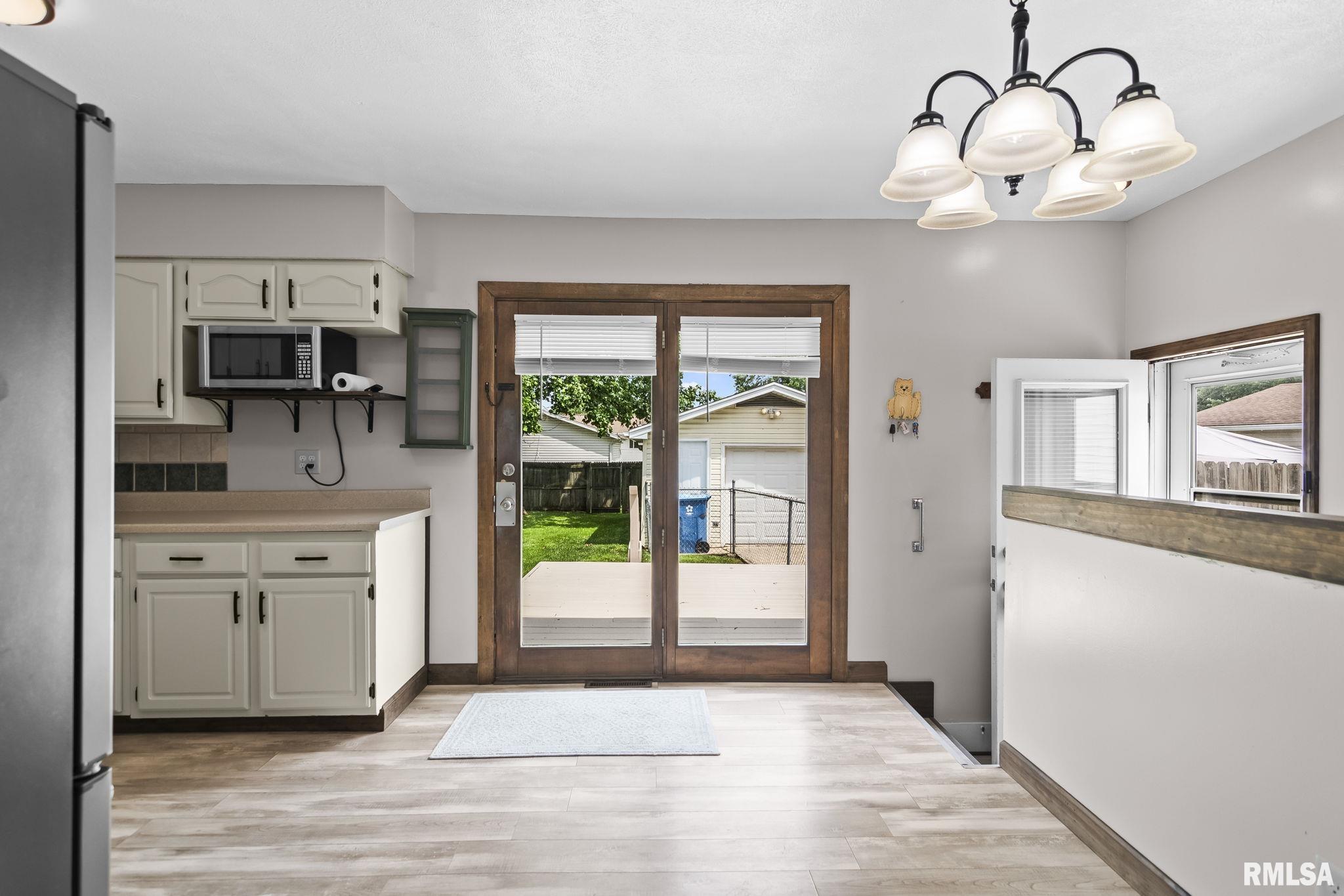 3025 East Griffiths Avenue Springfield, IL 62702 - Photo 6 of 34