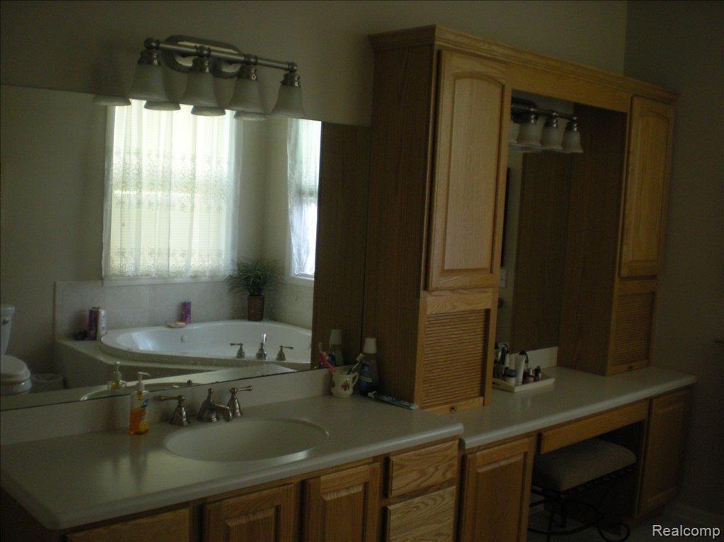 654 Gulley Road Howell, MI 48843 - Photo 15 of 24 Master Bath