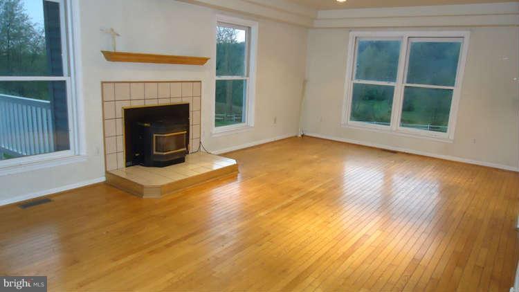 396 Leppo Road Westminster, MD 21158 - Photo 10 of 17 Living Room