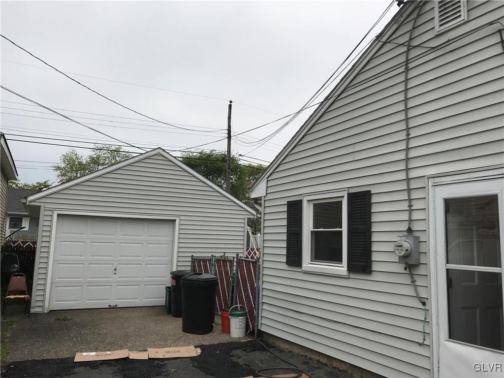 1923 Cloverdale Road Bethlehem, PA 18018 - Photo 3 of 18 Gallery Image 3