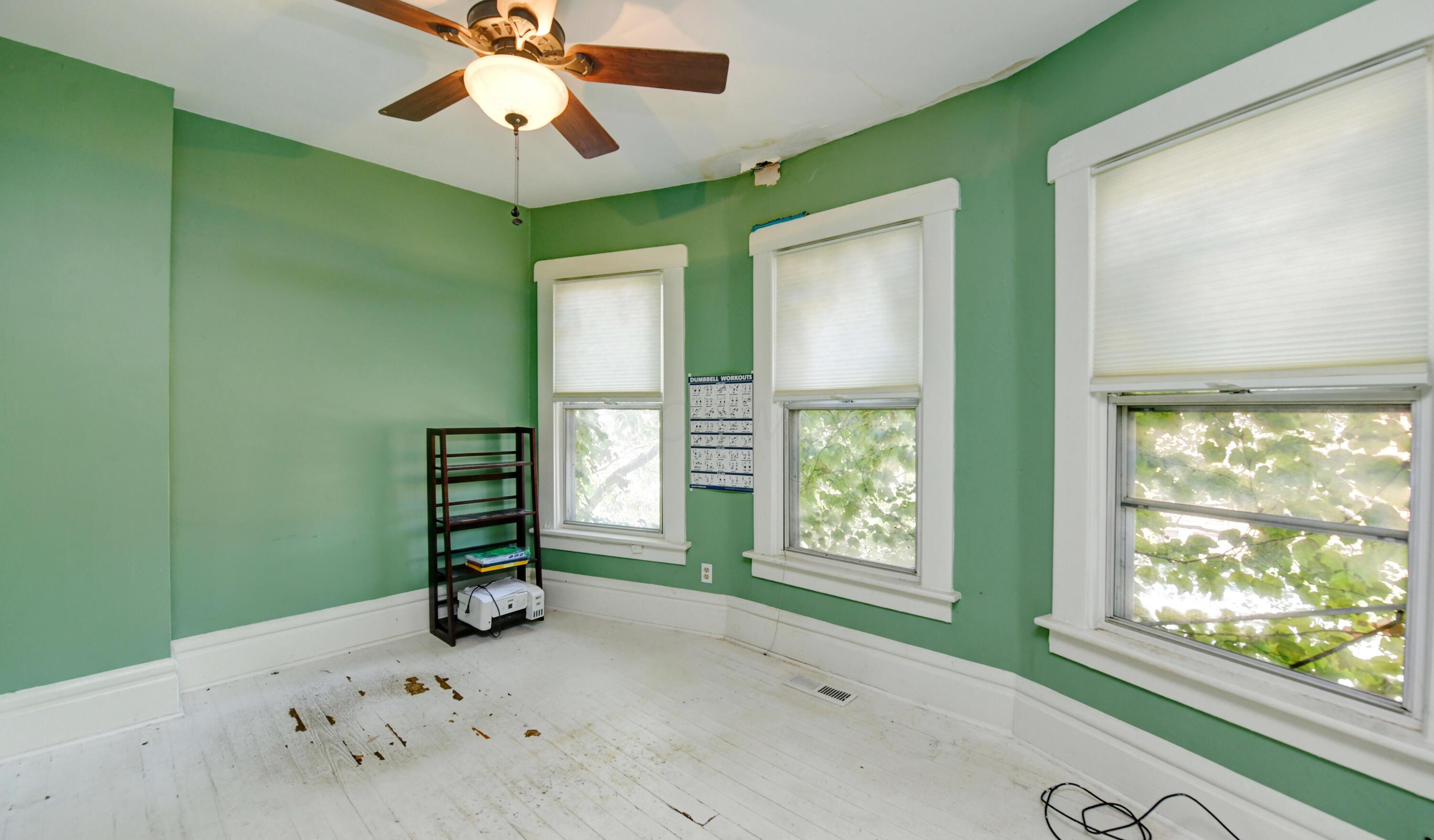 991 Bryden Road Columbus, OH 43205 - Photo 17 of 28 Bedroom (2)