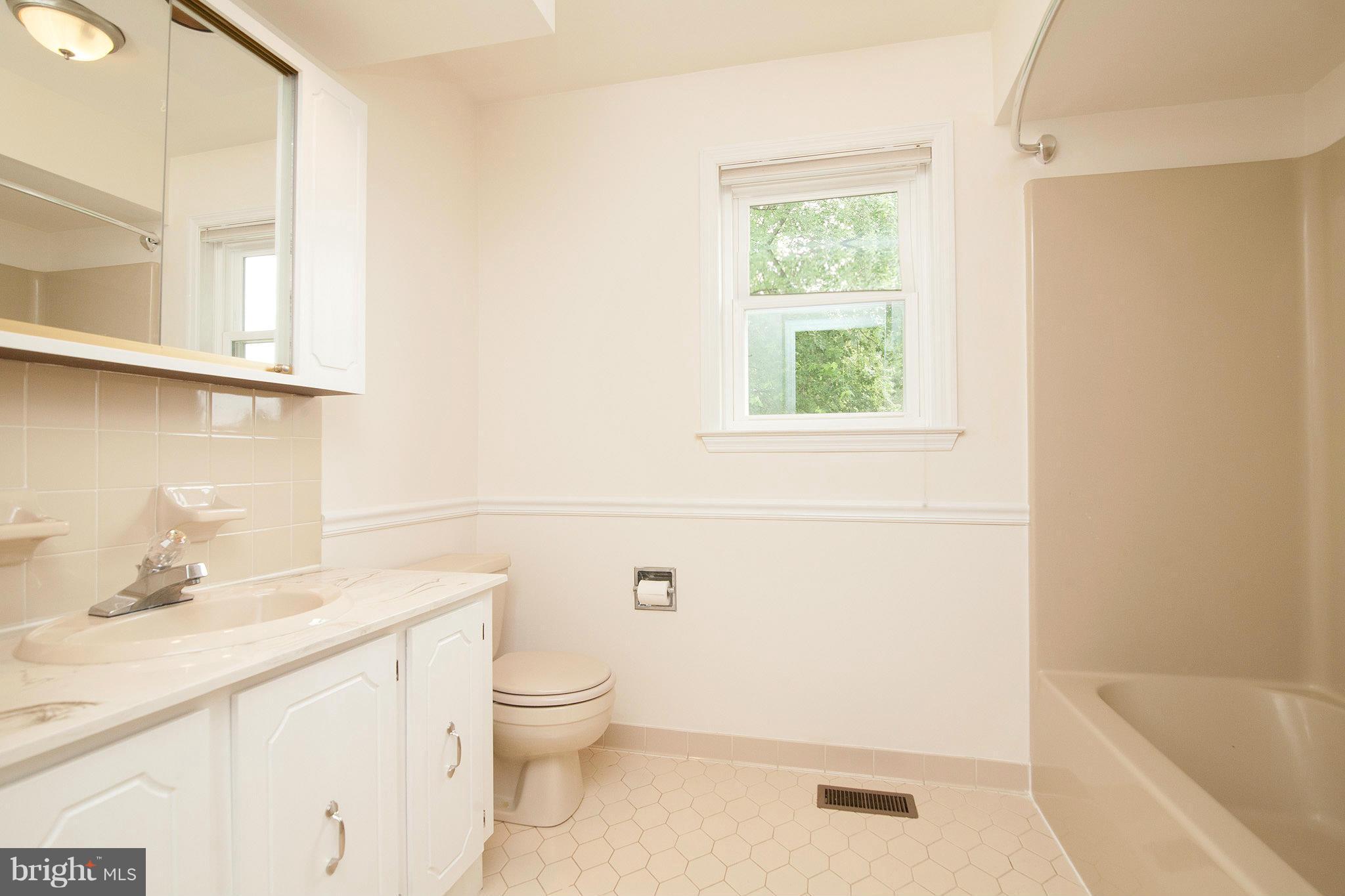 1225 Uniontown Road Westminster, MD 21158 - Photo 21 of 30 Bath