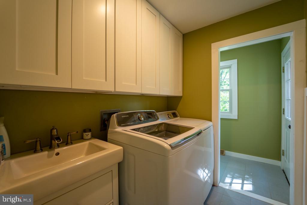 6208 Greenhill Road New Hope, PA 18938 - Photo 22 of 41 Main Level Laundry