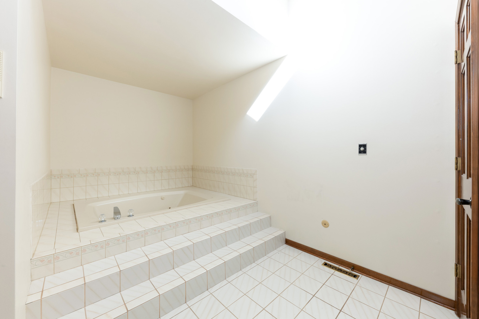 904 West Bailey Road Naperville, IL 60565 - Photo 18 of 28