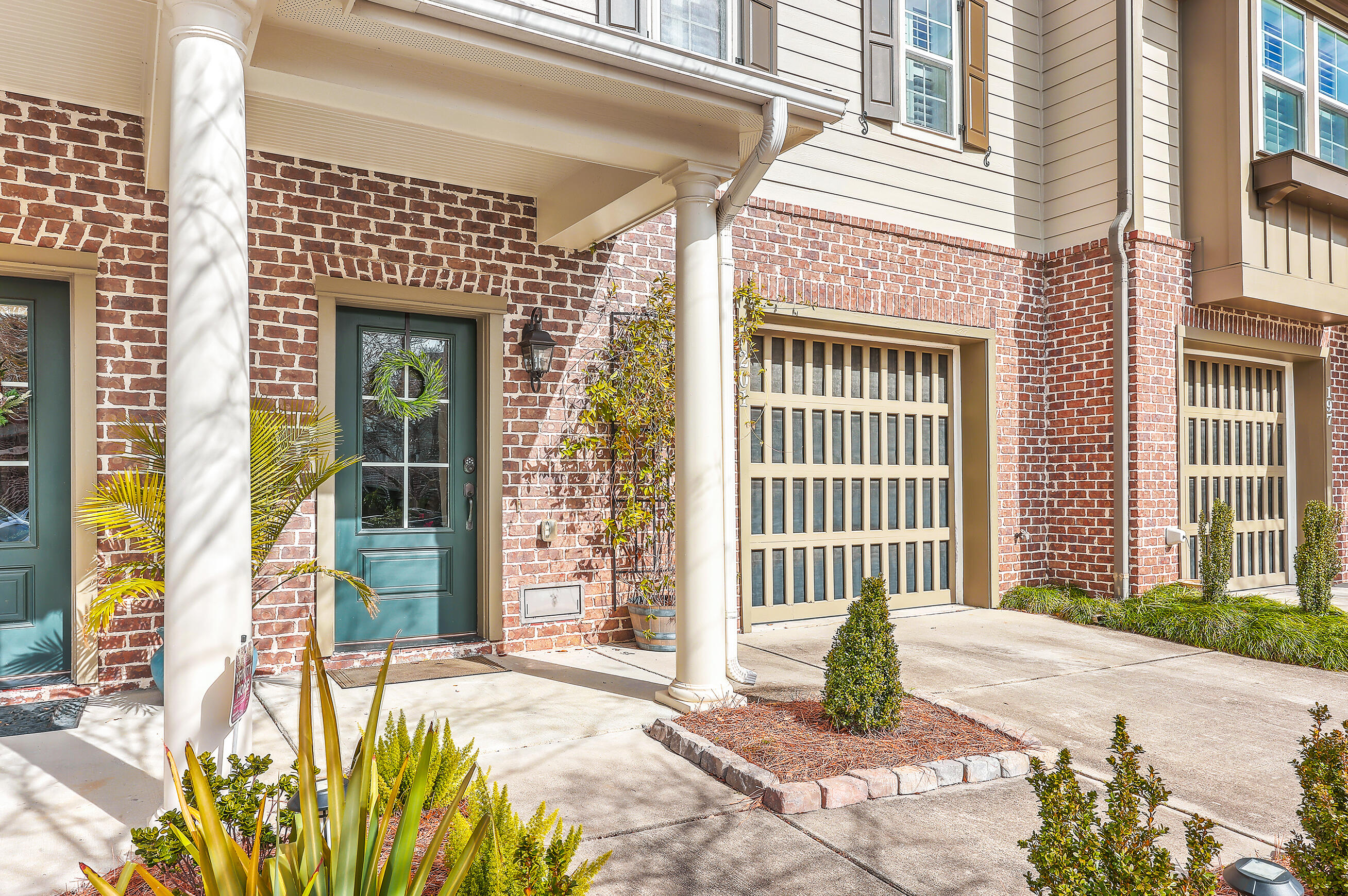 201 Slipper Shell Court Mount Pleasant, SC 29464 - Photo 2 of 45 ZYN_3915_16_17_18_19_20_21