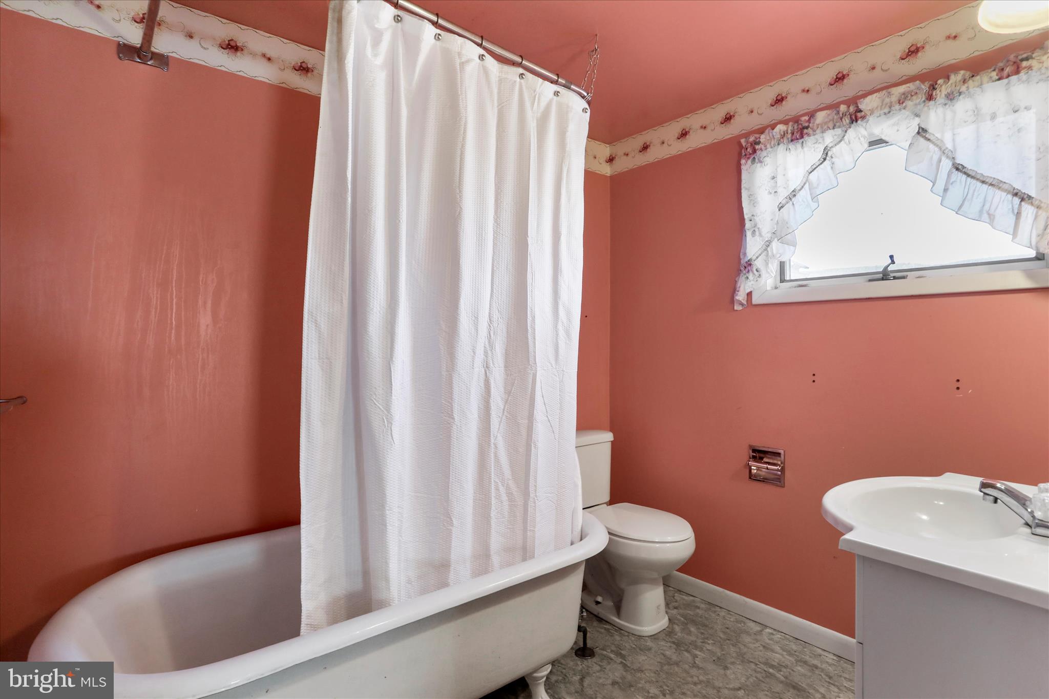 574 South Water Street Keyser, WV 26726 - Photo 13 of 25 a bathroom with a toilet and a bathtub