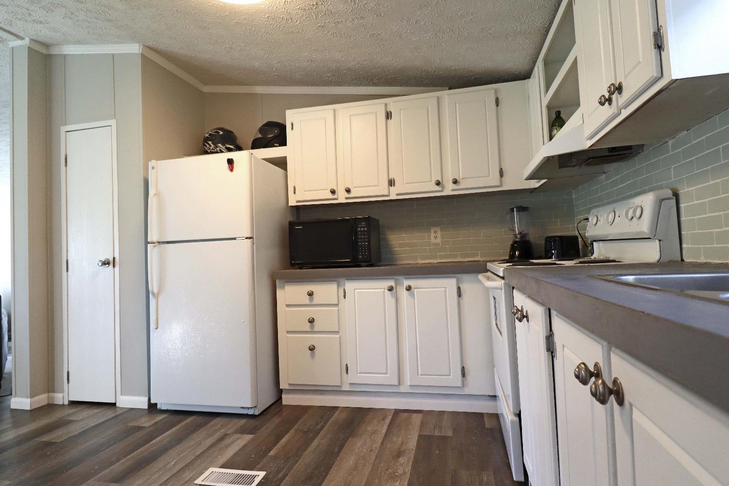 6933 Pleasant Ridge Road Bennington, IN 47011 - Photo 7 of 25