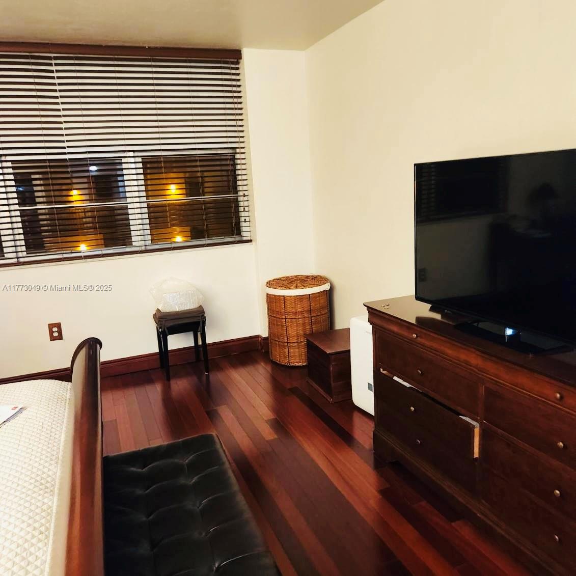 5825 Collins Avenue, Unit 5D Miami Beach, FL 33140 - Photo 14 of 33