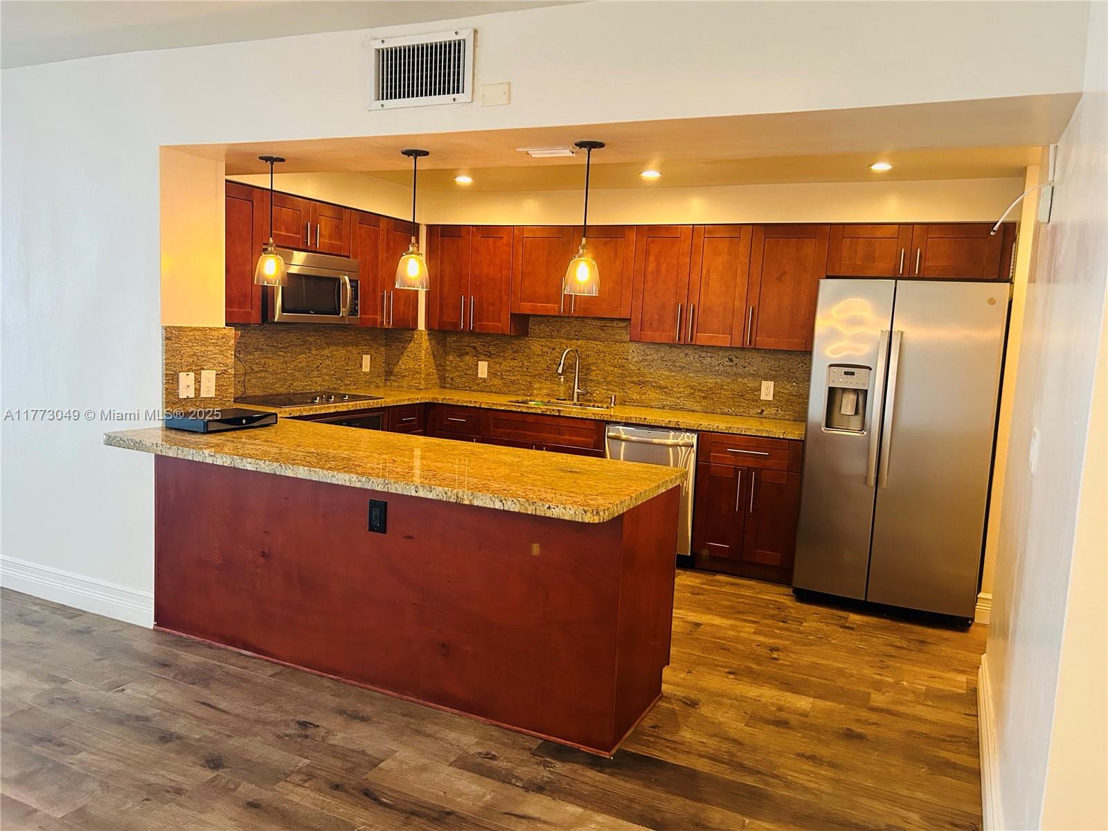 5825 Collins Avenue, Unit 5D Miami Beach, FL 33140 - Photo 23 of 33