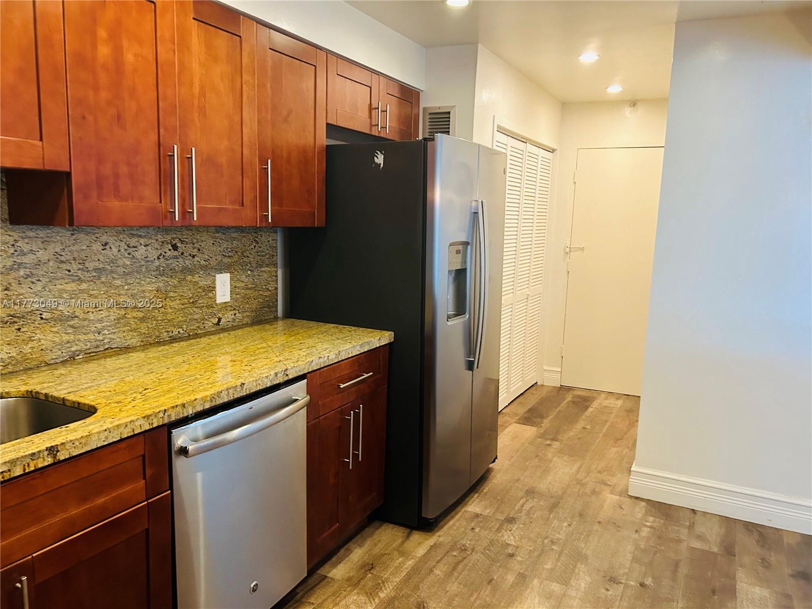 5825 Collins Avenue, Unit 5D Miami Beach, FL 33140 - Photo 25 of 33