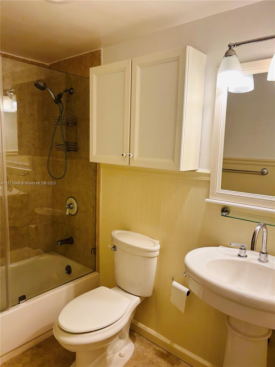 5825 Collins Avenue, Unit 5D Miami Beach, FL 33140 - Photo 30 of 33