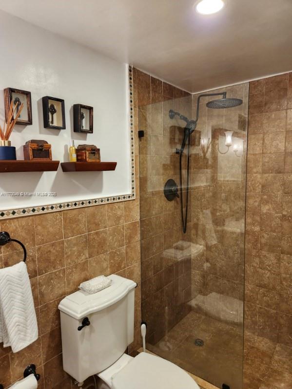 5825 Collins Avenue, Unit 5D Miami Beach, FL 33140 - Photo 9 of 33