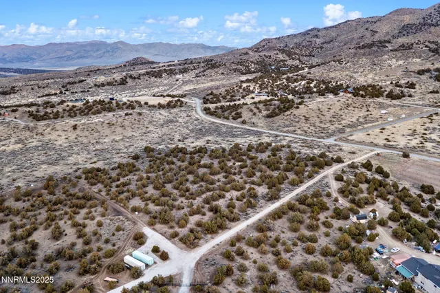 a view of a dry field