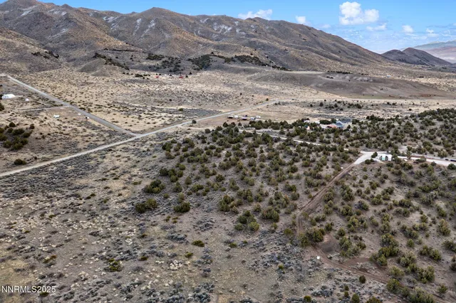 a view of a dry field