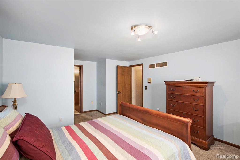 2452 Lassiter Drive Rochester Hills, MI 48309 - Photo 21 of 39