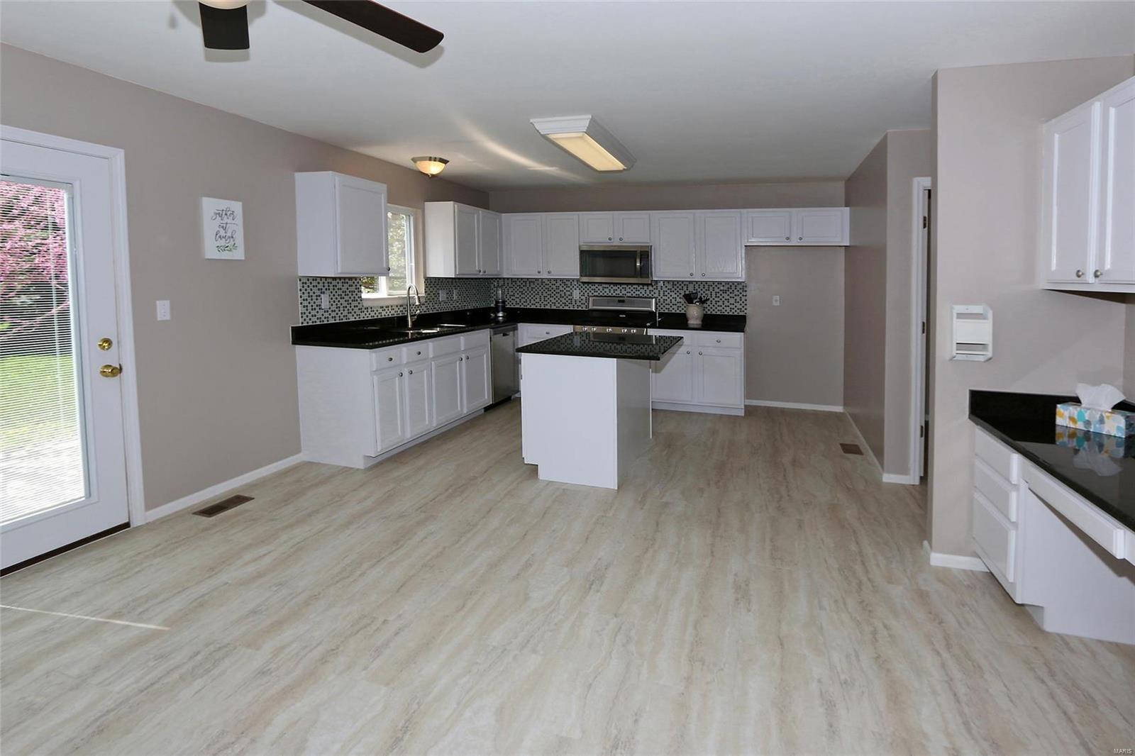 210 Strathmoor Way Dardenne Prairie, MO 63368 - Photo 16 of 48