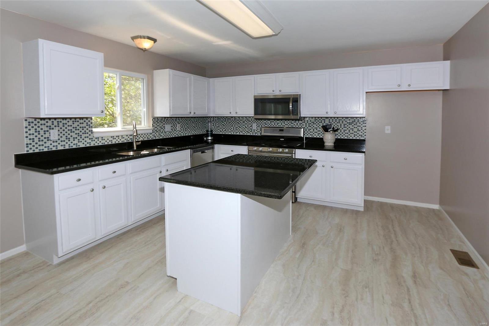 210 Strathmoor Way Dardenne Prairie, MO 63368 - Photo 17 of 48