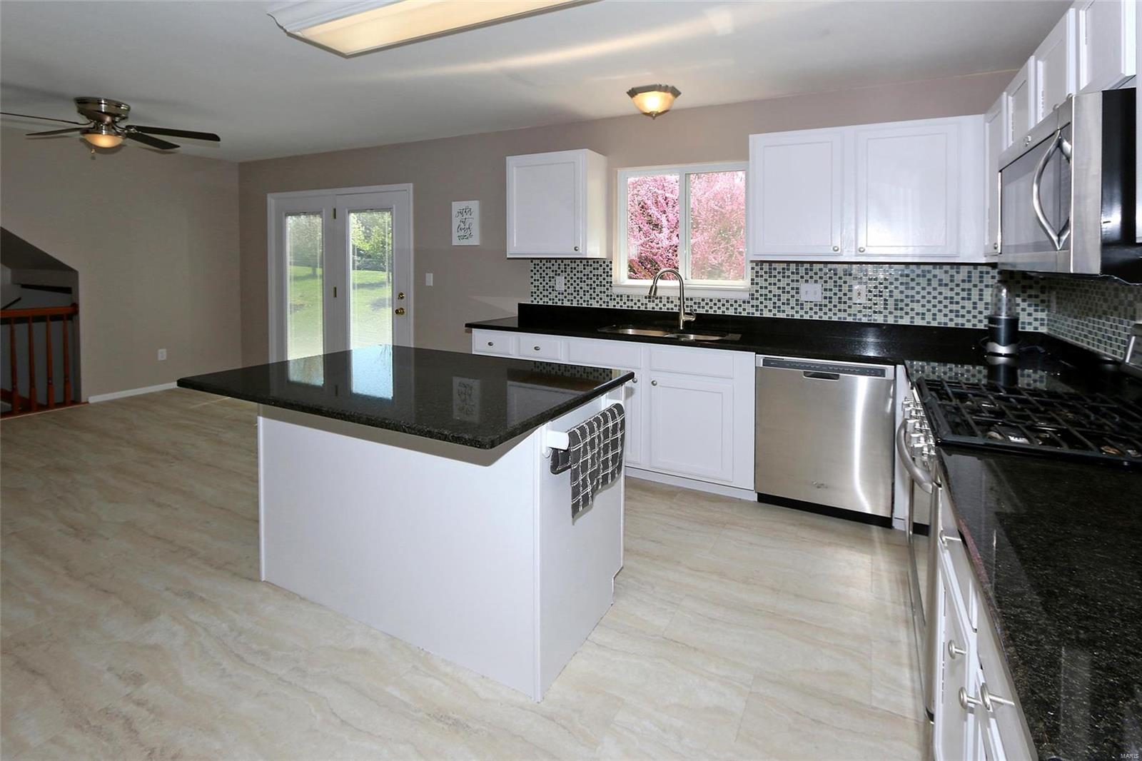 210 Strathmoor Way Dardenne Prairie, MO 63368 - Photo 18 of 48