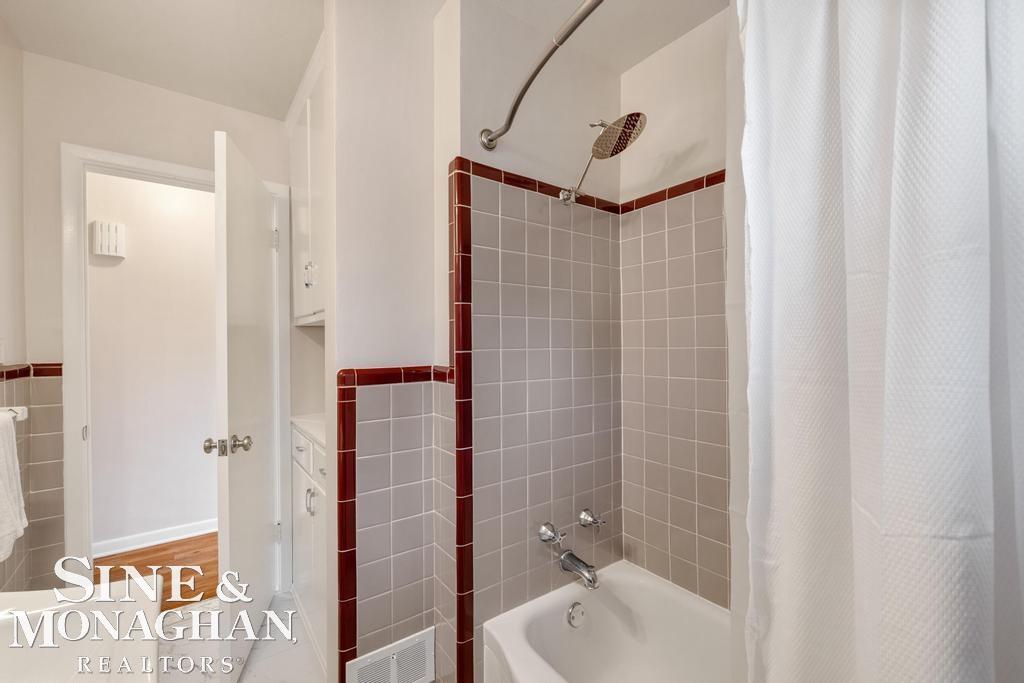 1793 Roslyn Road Grosse Pointe, MI 48236 - Photo 17 of 44 50199142-6EB15820-2FDC-4D9A-8491-B8D7DBD177D6.JPG