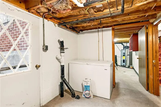 a view of a big room with wooden floor and fence