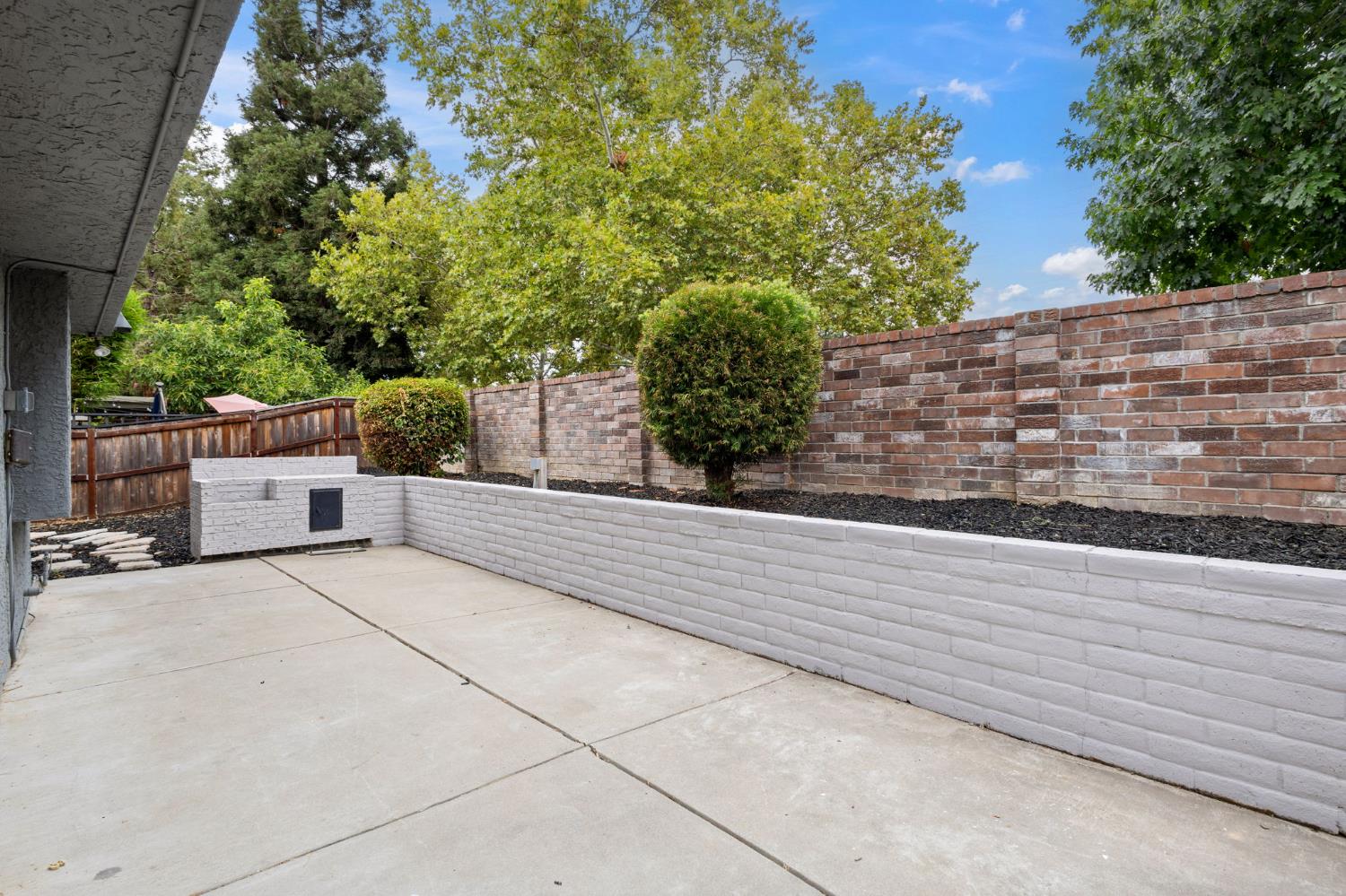 7300 Saltgrass Way Elk Grove, CA 95758 - Photo 33 of 35 a view of an outdoor space