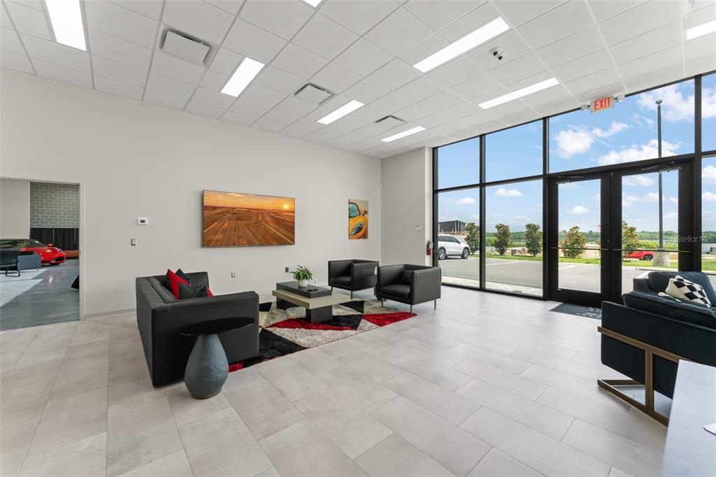 396 Chicane Circle, Unit 5 Auburndale, FL 33823 - Photo 55 of 62 a living room with furniture gym equipment and a large window