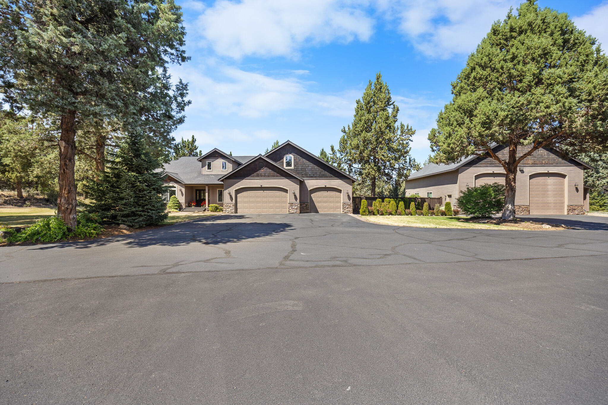 21130 Country Squire Road Bend, OR 97701 - Photo 2 of 52 _52A5483