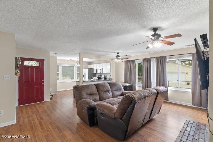 565 Sand Ridge Road Hubert, NC 28539 - Photo 6 of 22 20160425225916134667000000-o - Copy - Co